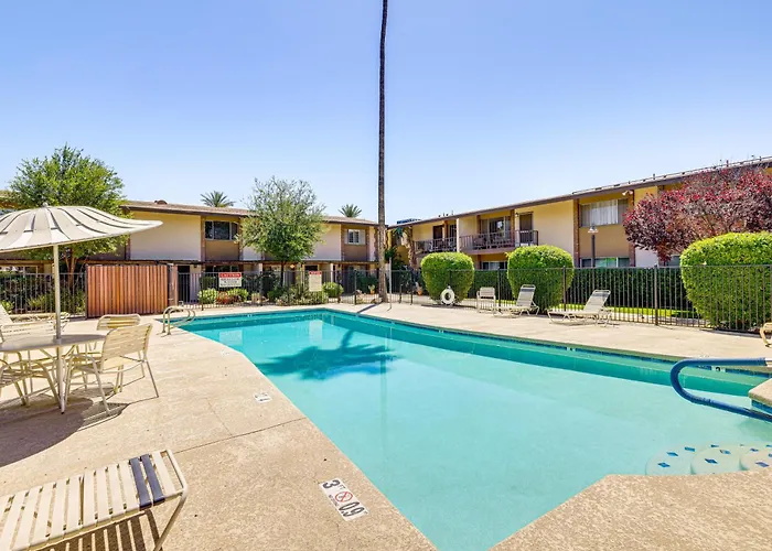 Steps To Fashion Square! W/ Patio & Pool * Scottsdale