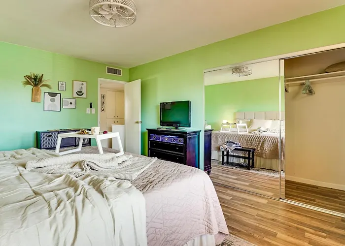 Steps To Fashion Square! W/ Patio & Pool * Scottsdale