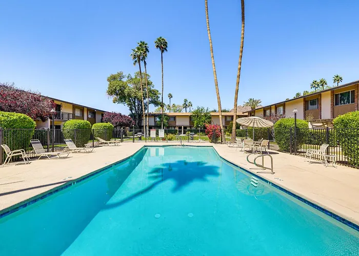 Ferienhaus Steps To Fashion Square! W/ Patio & Pool Scottsdale